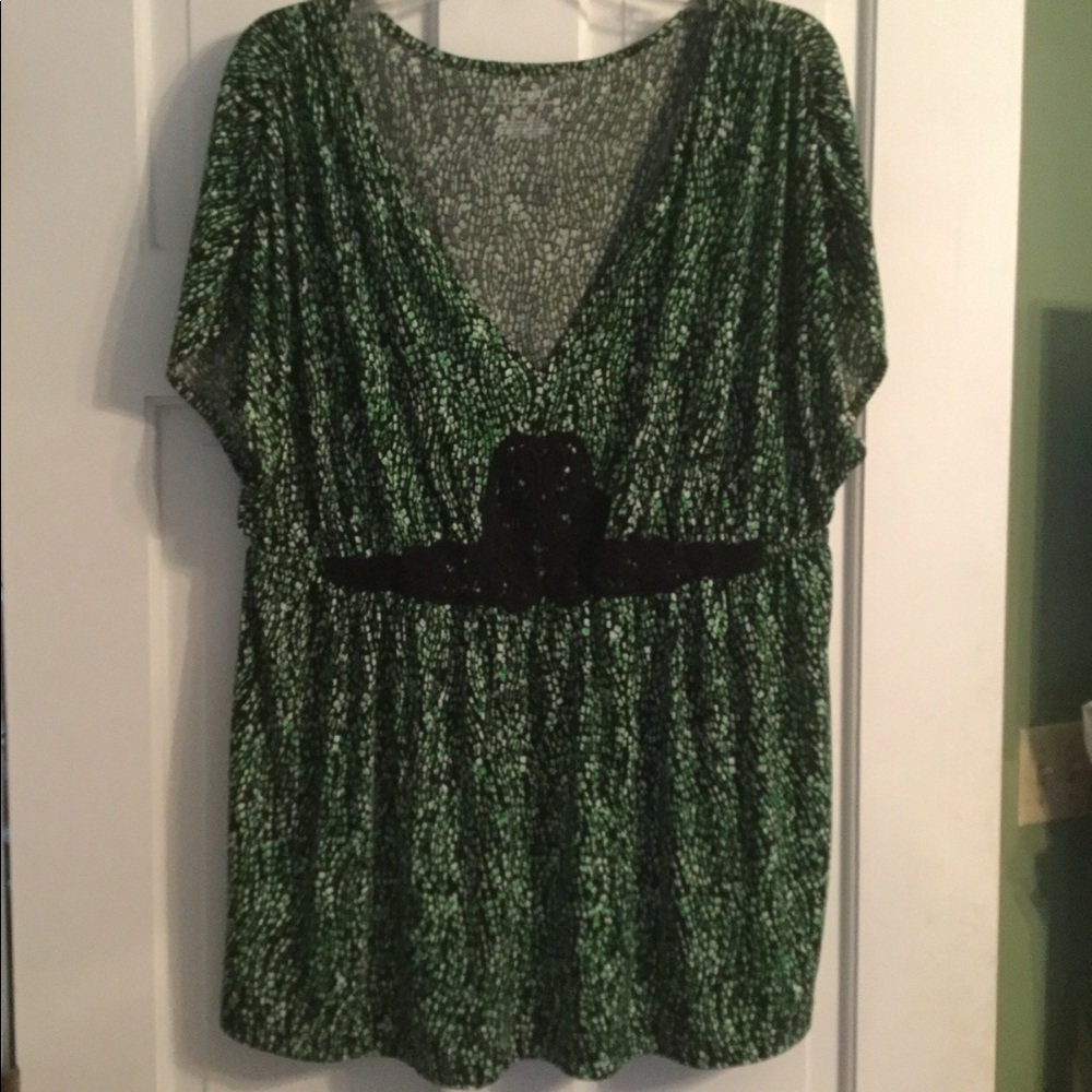 Cap sleeve v neck tunic with lace trim